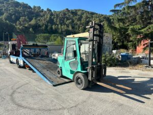 Transport d'un robot charriot élévateur à Carros.