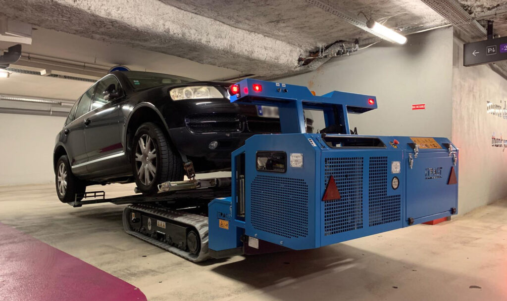 Véhicule coincé au sous-sol Polygone Riviera à Cagnes-sur-Mer.